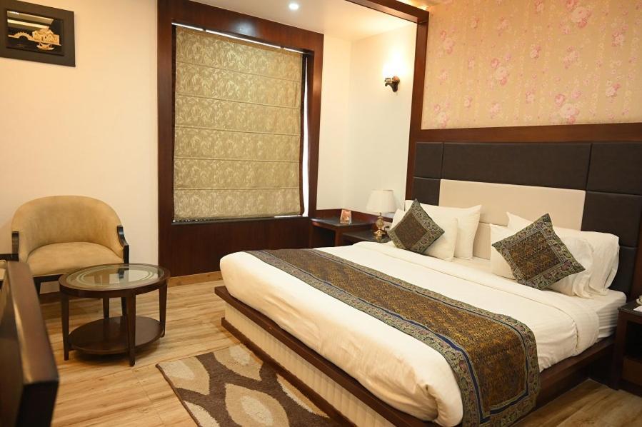 Square Inn Hotel,Варанасі Екстер'єр фото
