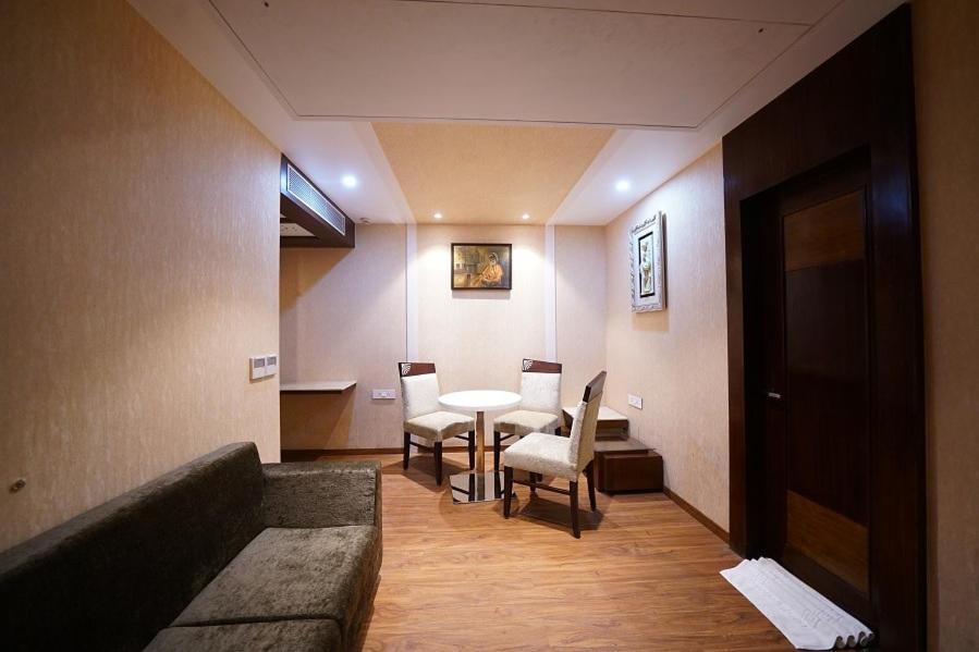 Square Inn Hotel,Варанасі Екстер'єр фото