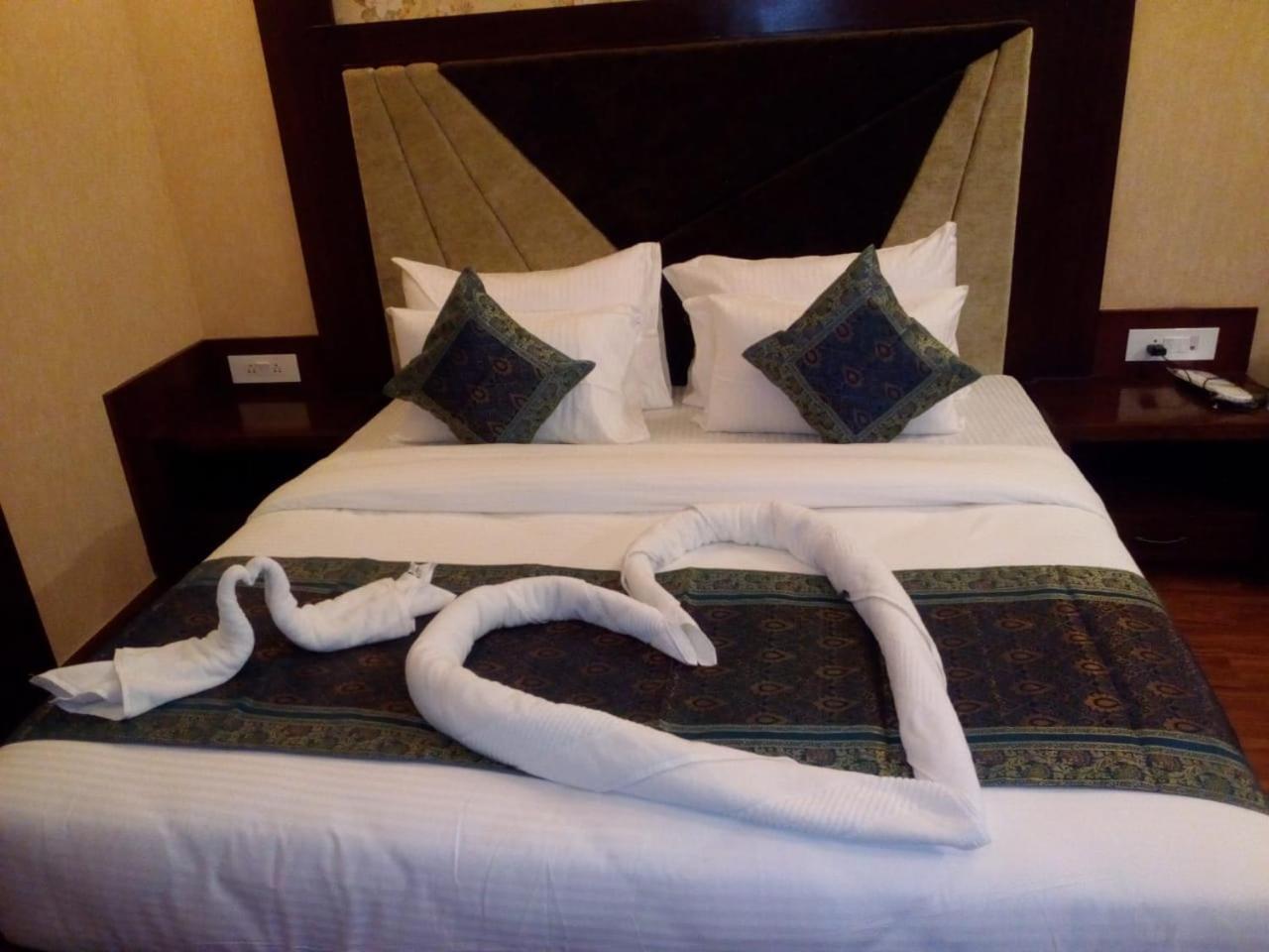 Square Inn Hotel,Варанасі Екстер'єр фото
