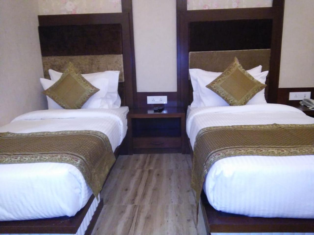 Square Inn Hotel,Варанасі Екстер'єр фото