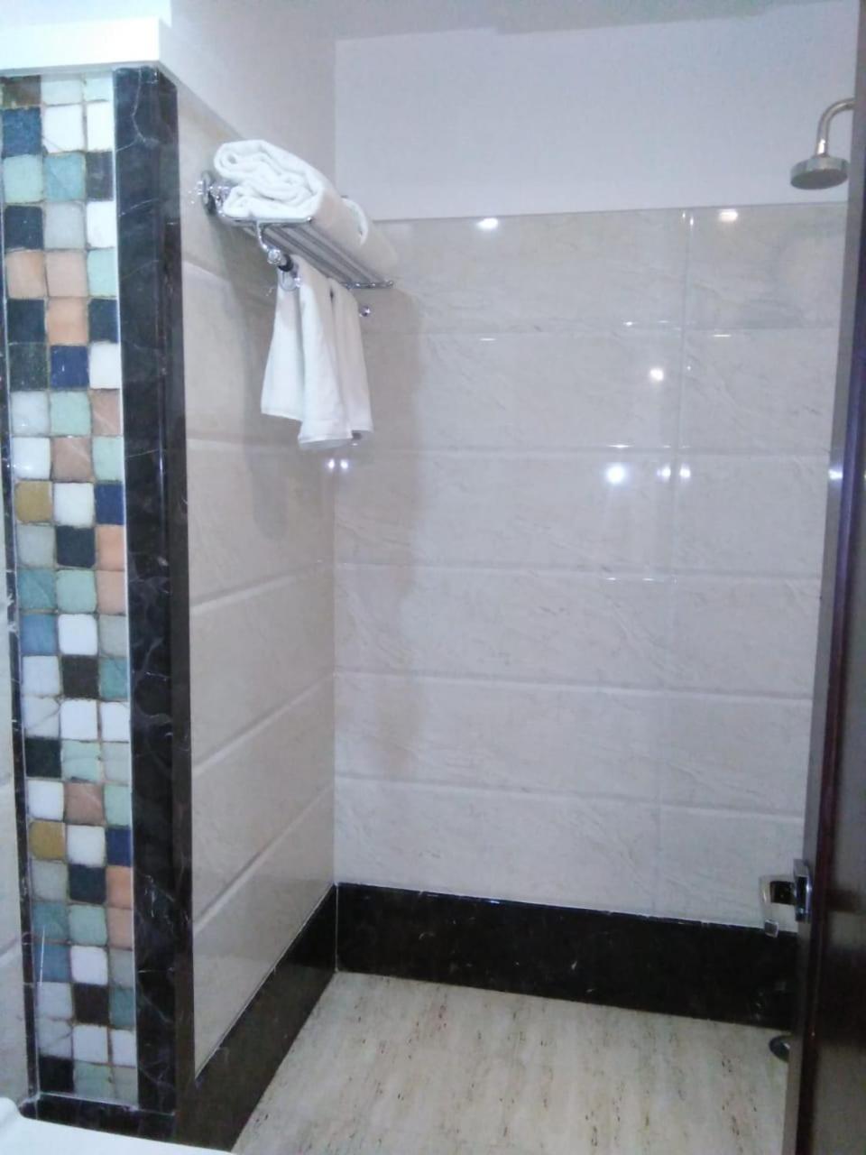 Square Inn Hotel,Варанасі Екстер'єр фото