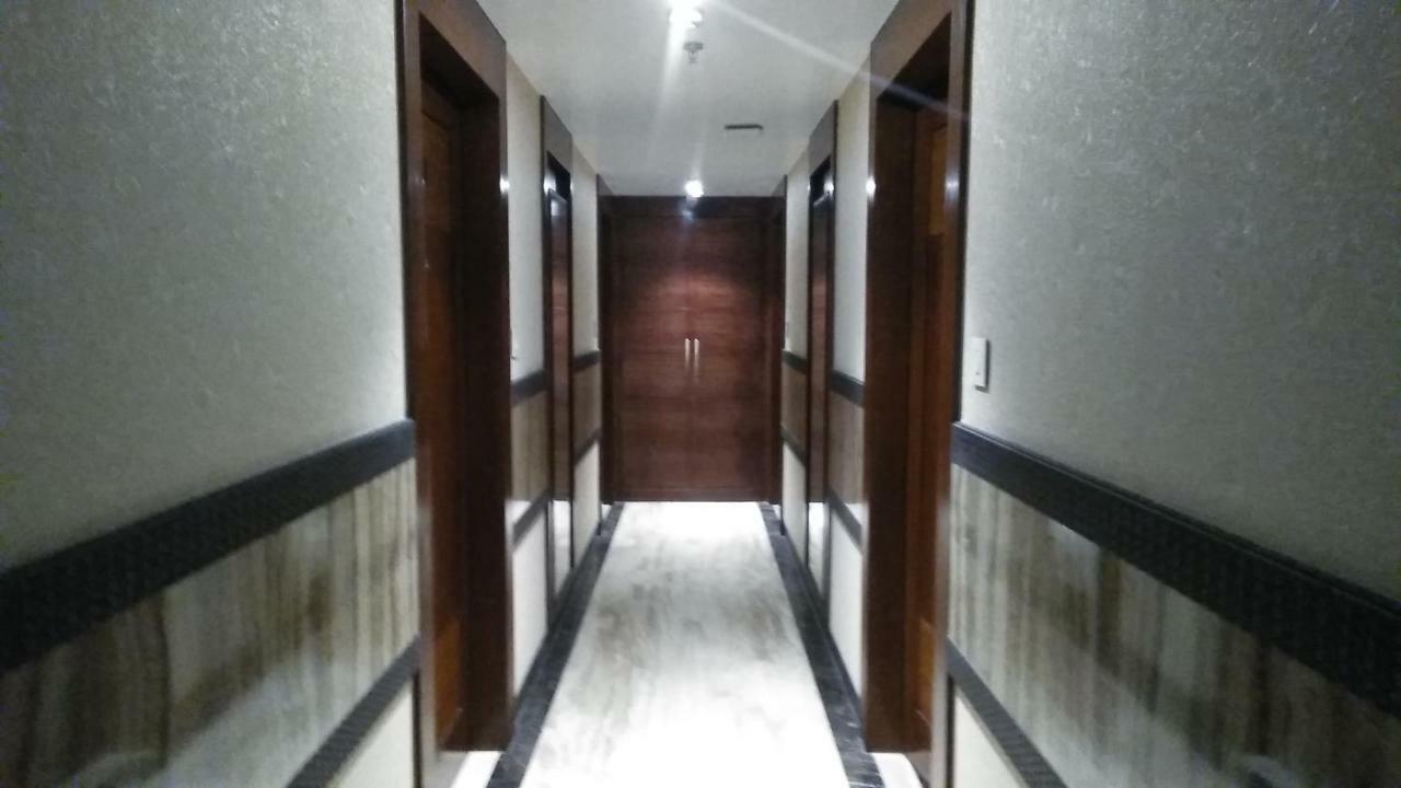Square Inn Hotel,Варанасі Екстер'єр фото