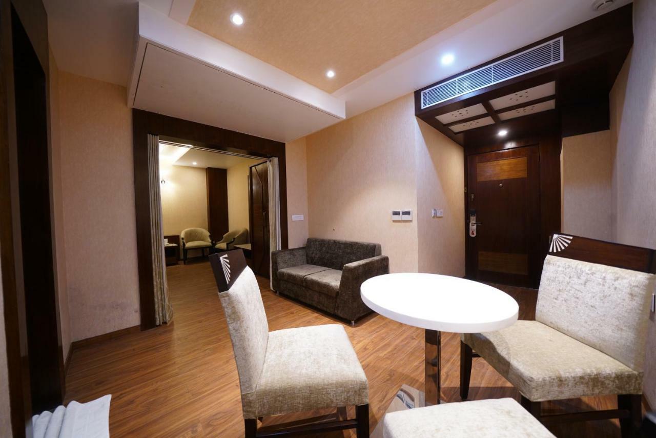 Square Inn Hotel,Варанасі Екстер'єр фото